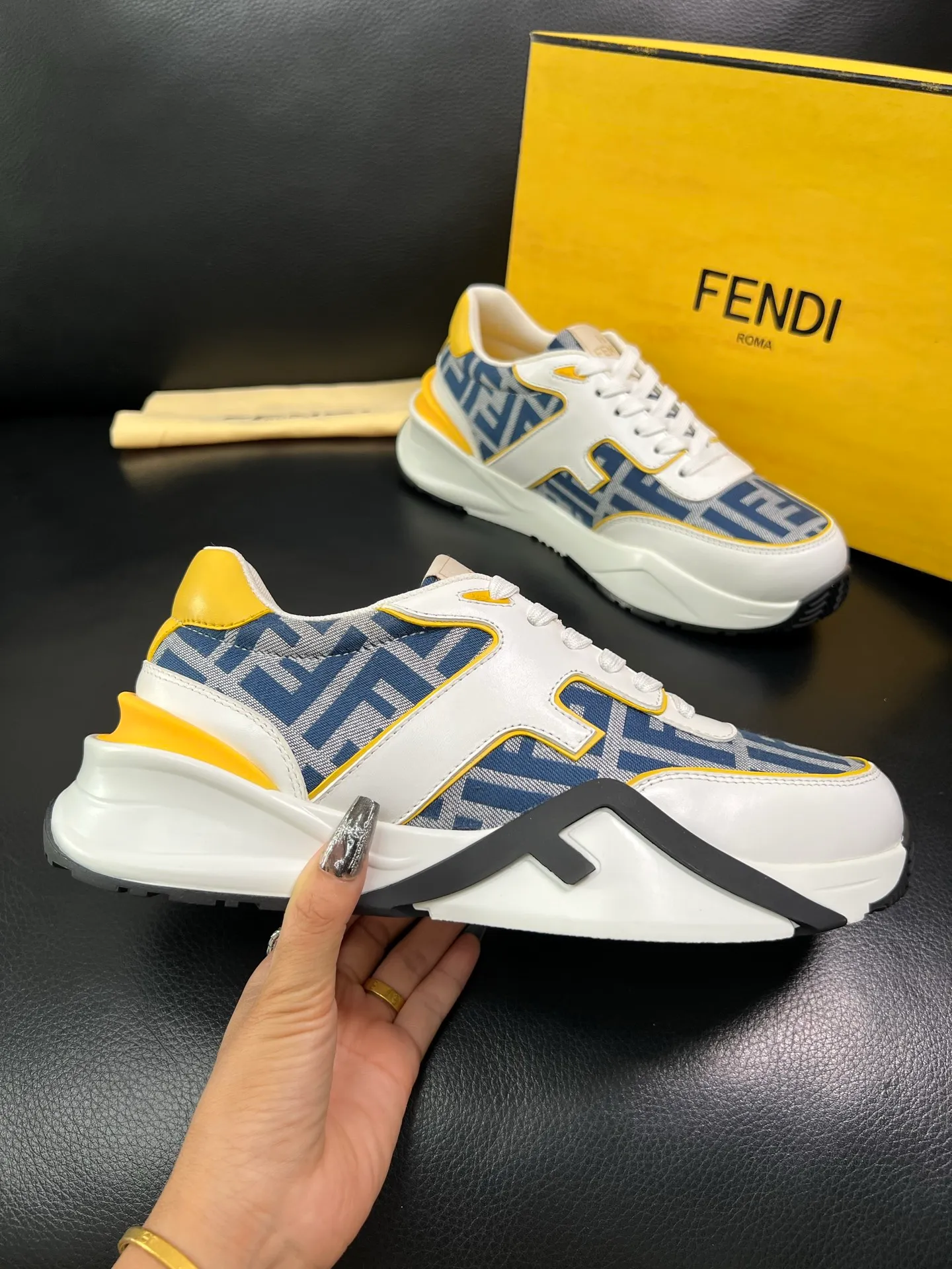 Men's shoes 💰840 FENDI top purchasing Fendi counters are equipped with the original factory, original fabrics imported from Italy, breathable and comfortable cowhide lining, soles: original soles specially provided by the original factory are super comfortable, original factory orders 🔍high quality, you can enter and exit the counter at will, welcome to compare, code number 39-44 (customized 38-45) 85856